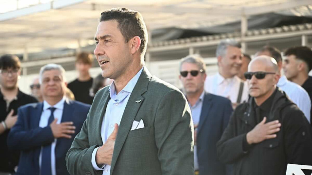 Roberto Vannacci durante un evento pubblico legato al suo partito Futuro Nazionale.