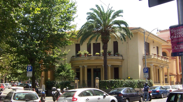 File:Villino in via Aniello falcone - Vomero, Napoli 100 0385.jpg ... &copy; Creative Commons
