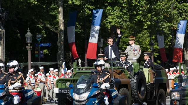 Macron alla sfilata del 14 luglio 2017 per gli studenti dell'Ecole Polytechnique.