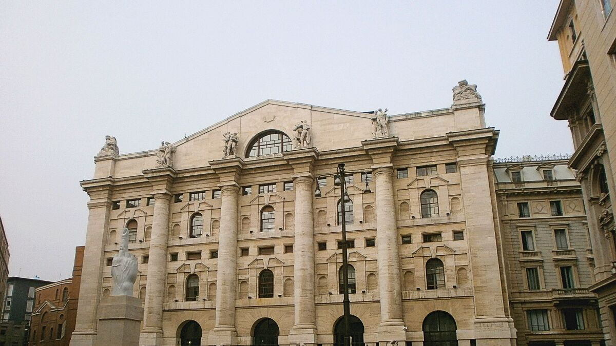 Piazza Affari vola a un nuovo massimo storico, Ftse Mib oltre 52.500 punti