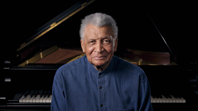 Il pianista sudafricano Abdullah Ibrahim, in piano solo, in ... &copy; Creative Commons