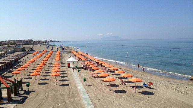 Lido Luise - Castel Volturno (CE) - prenotazione online  Spiagge.it &copy; Creative Commons