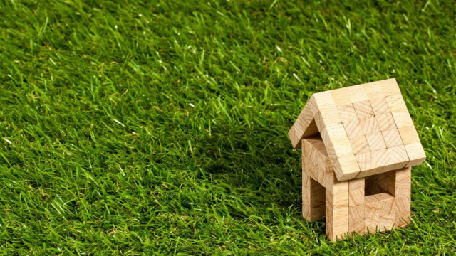 Una casa e un prato - Pixabay.