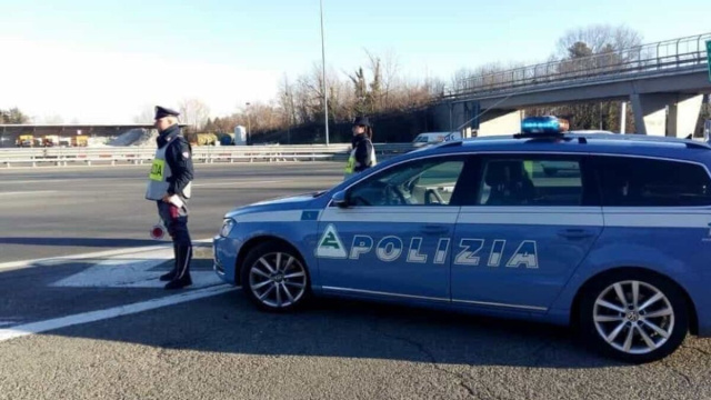 Una volante della Polstrada - foto d'archivio.
