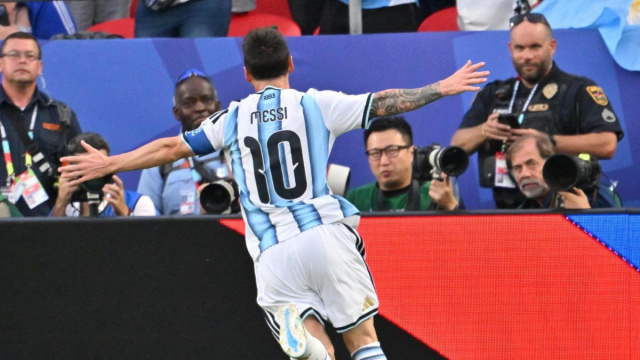 Leo Messi esulta &copy; Creative Commons