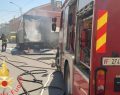 Incendio sulla Statale 106: camion prende fuoco, strada chiusa al traffico
