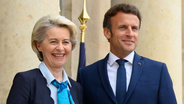 File:Emmanuel Macron and Ursula von der Leyen (3 June 2022).jpg ... &copy; Creative Commons