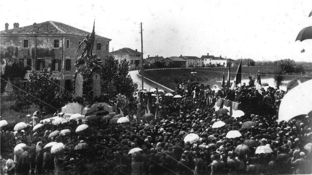Il Monumento ai Caduti di Corbolone &ndash; Comune di San Stino di Livenza &copy; Creative Commons