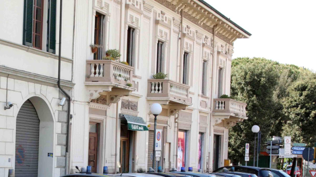 Viareggio, si schianta in auto contro le macchine della Guardia di ... &copy; Creative Commons