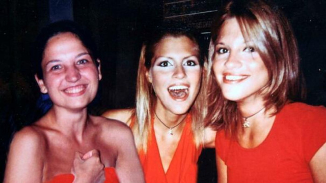 Chiara Poggi con le cugine Stefania e Paola Cappa, immagine da "Chi l'ha visto?" &copy; Rai.it