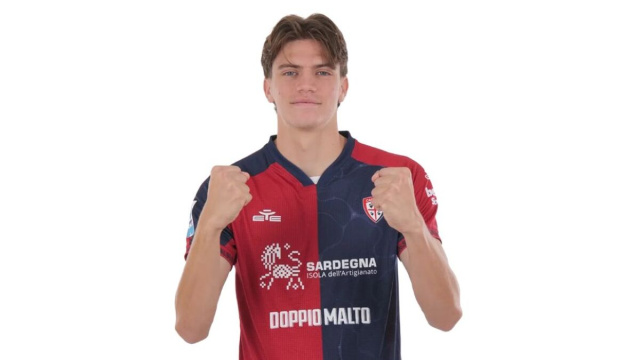 Marco Palestra con la maglia del Cagliari.