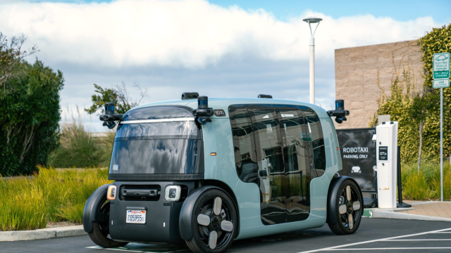 Amazon's weird toaster-shaped robotaxi hits the road in a 'first ... &copy; Creative Commons