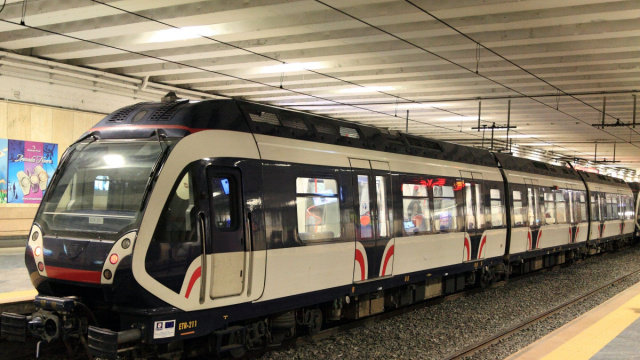 Campania, Ente Autonomo Volturno: tutti i treni Metrostar ... &copy; Creative Commons