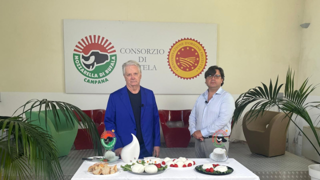 Consorzio di tutela Mozzarella di Bufala Campana DOP &copy; Creative Commons