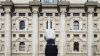 Piazza Affari negativa (-0,8%): pesano tech e banche, Ferrari unica in crescita