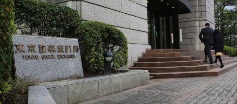 Borse asiatiche in rosso: vendite sui chip e rialzo prezzi Apple affossano il tech