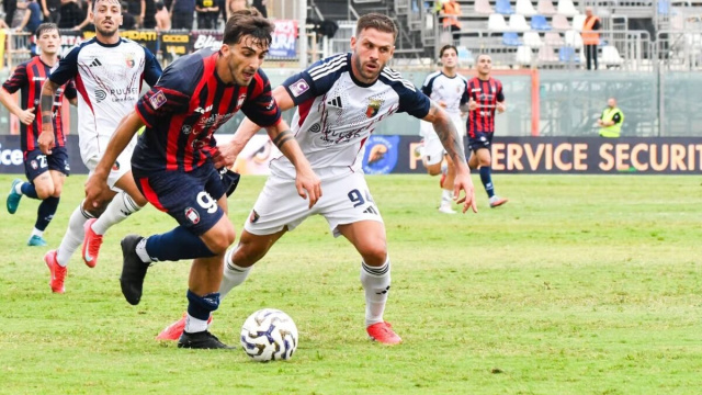 Marco Zunno con la maglia del Crotone - &copy; Facebook / FcCrotone