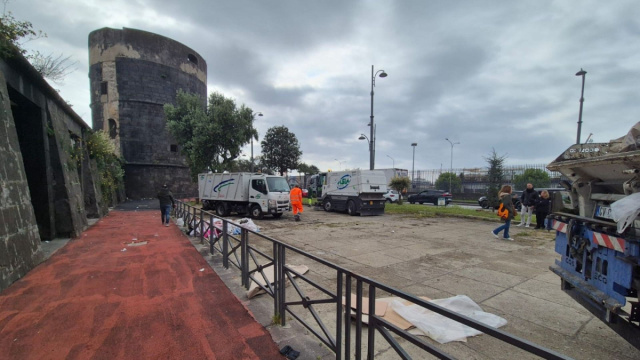 Nuovo intervento di pulizia nell'area delle Torri Aragonesi in via ... &copy; Creative Commons