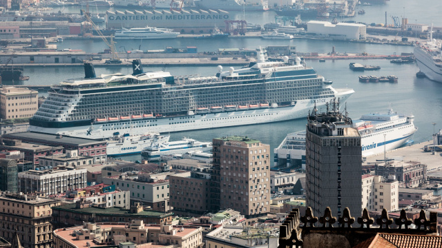 Porto di Napoli - Wikipedia &copy; Creative Commons