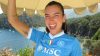 Dua Lipa incanta Ischia: la foto con la maglia del Napoli fa il giro del web