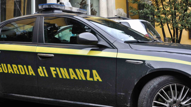 Cercola, indumenti usati: sequestrati tre capannoni - Il Mediano &copy; Creative Commons