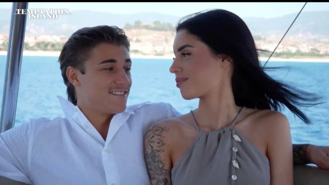 Gabriela e Sara di Temptation Island &copy; Mediaset.