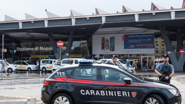 Napoli piazza Garibaldi: in due cercano di rubare lo smartphone a ... &copy; Creative Commons