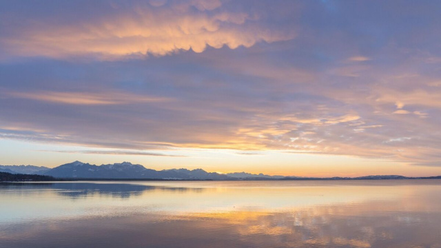 Spiaggia al tramonto (&copy;pixabay.com)