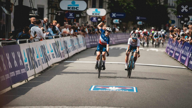 C&eacute;lia Gery sprints to victory in Flanders' Finest for Women U19 ... &copy; Creative Commons