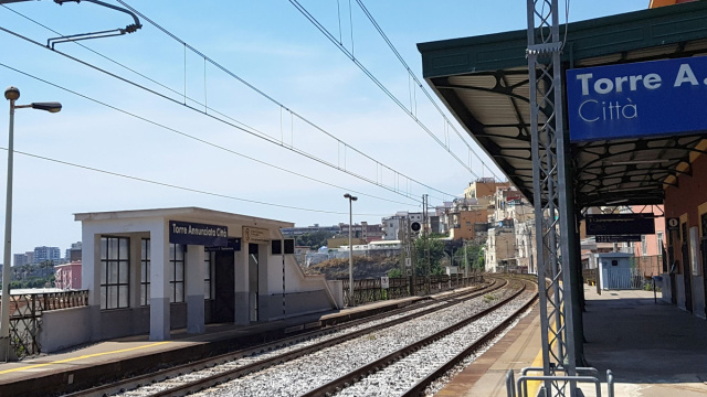File:Stazione torre annunziata citt&agrave;.jpg - Wikipedia &copy; Creative Commons
