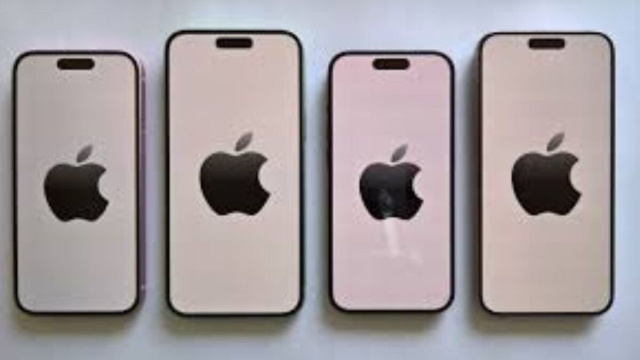 Una serie di iPhone (Foto da Apple).
