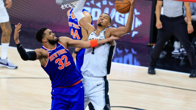 La Knicks-mania di New York travolge il pupazzo Elmo, 'non &egrave; un ... &copy; Creative Commons