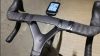 Ciclismo, l'Uci vieta le tasche anteriori nelle maglie e impone un limite ai ciclocomputer