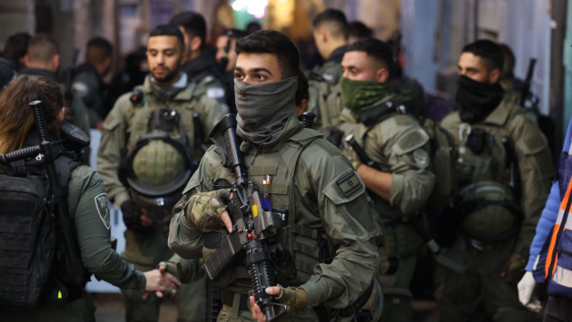 L'ESERCITO DI POPOLO NON CREDE PI&Ugrave; NEL POPOLO - Limes &copy; Creative Commons