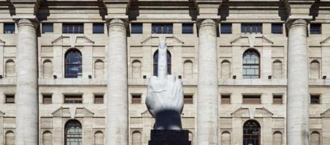 Borsa Milano oltre i 51.000 punti, spinta dal risiko bancario