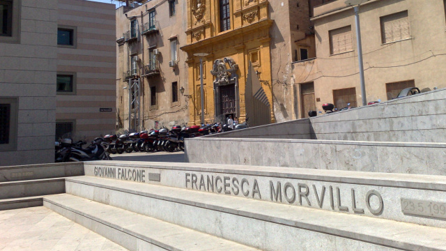 File:Piazza della memoria 1.jpg - Wikipedia &copy; Creative Commons
