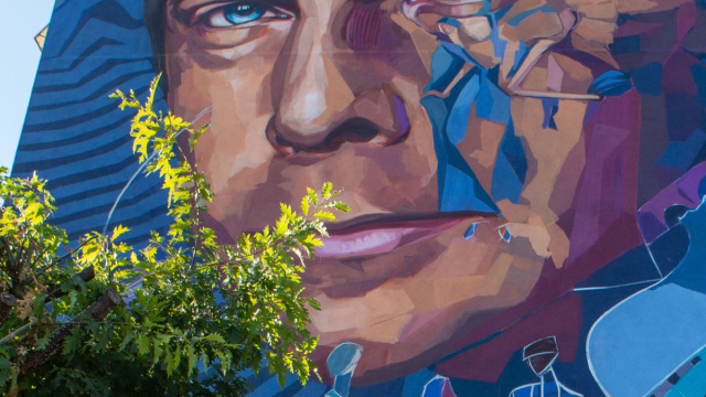 Il murale di Armani scoperto sulle note del &ldquo;Duca Bianco&rdquo; &copy; Creative Commons