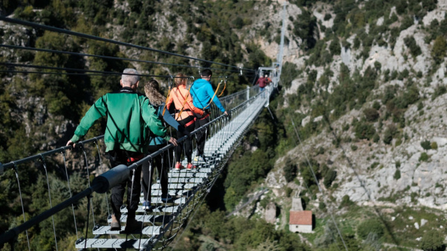 Il ponte tibetano pi&ugrave; lungo del mondo a Castelsaraceno  Touring ... &copy; Creative Commons