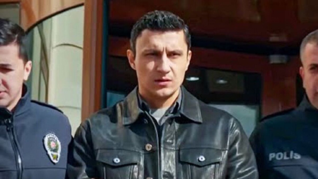 Sahin nella soap Far Away &copy; Mediaset