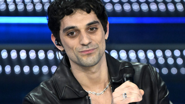 Bresh, a Sanremo 2025, veste quiet rock e i suoi gioielli sono eco ... &copy; Creative Commons