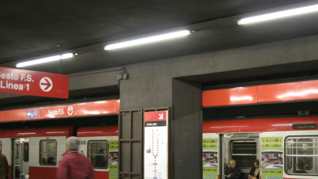 File:Milano - Metropolitana Duomo - Linea rossa - Foto Giovanni ... &copy; Creative Commons