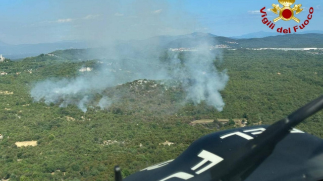 Incendio sul Carso, fuoco vicino alle case tra Monrupino e Col &copy; Creative Commons