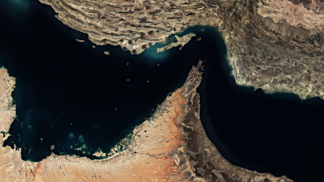 L'Iran chiude nuovamente lo stretto di Hormuz, due navi mercantili ... &copy; Creative Commons