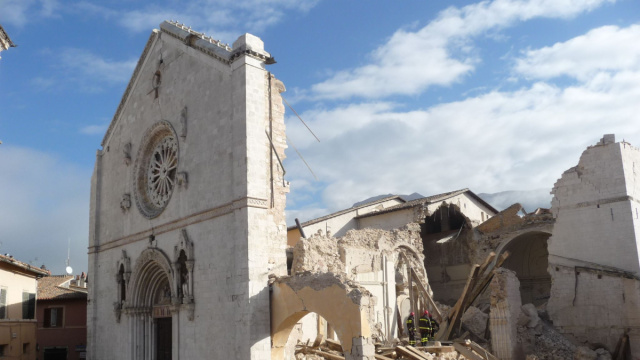 Parte la gara per il progetto di ricostruzione della Basilica di ... &copy; Creative Commons