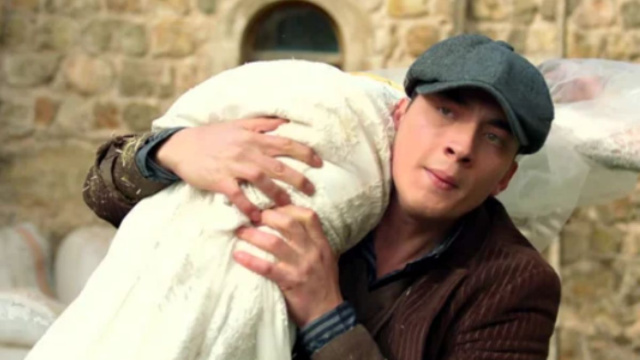Zerrin e Kaya di Far Away &copy; screenshot/Mediaset.