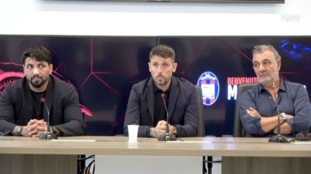 Crotone, presentato il tecnico Greco - &copy; Facebook / FcCrotone