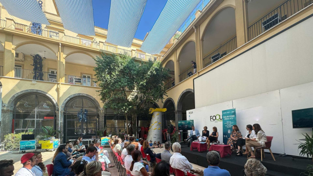 Educazione all'oceano: la SEA BEYOND Ideas Box a Napoli  Prada Group &copy; Creative Commons