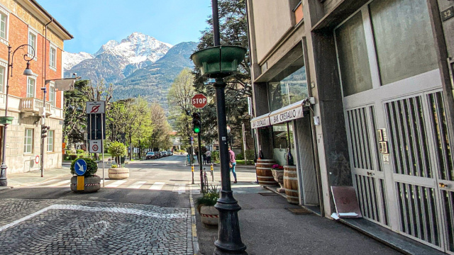 File:Avenue du Conseil des Commis - Viale Conseil des Commis ... &copy; Creative Commons