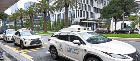 Uber si espande tra hotel e robotaxi: la strategia 'non tutto per tutti'