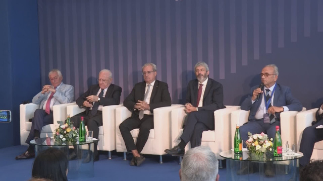 Aeroporto Sa, De Luca: &laquo;Gesac scelta strategica vincente&raquo; - LIRATV &copy; Creative Commons